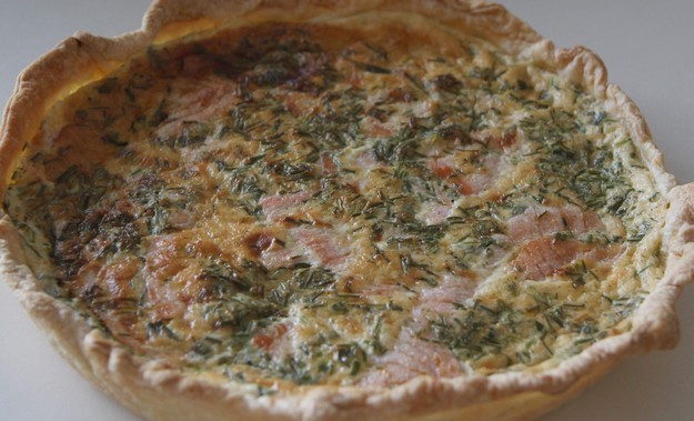 Quiche met gerookte zalm en fijne kruiden Grootmoeders Gebak