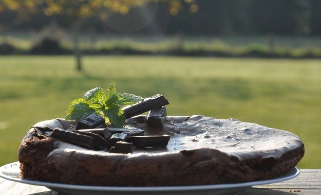 Chocoladecake met noten Grootmoeders Gebak