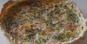 Quiche met gerookte zalm en fijne kruiden Grootmoeders Gebak